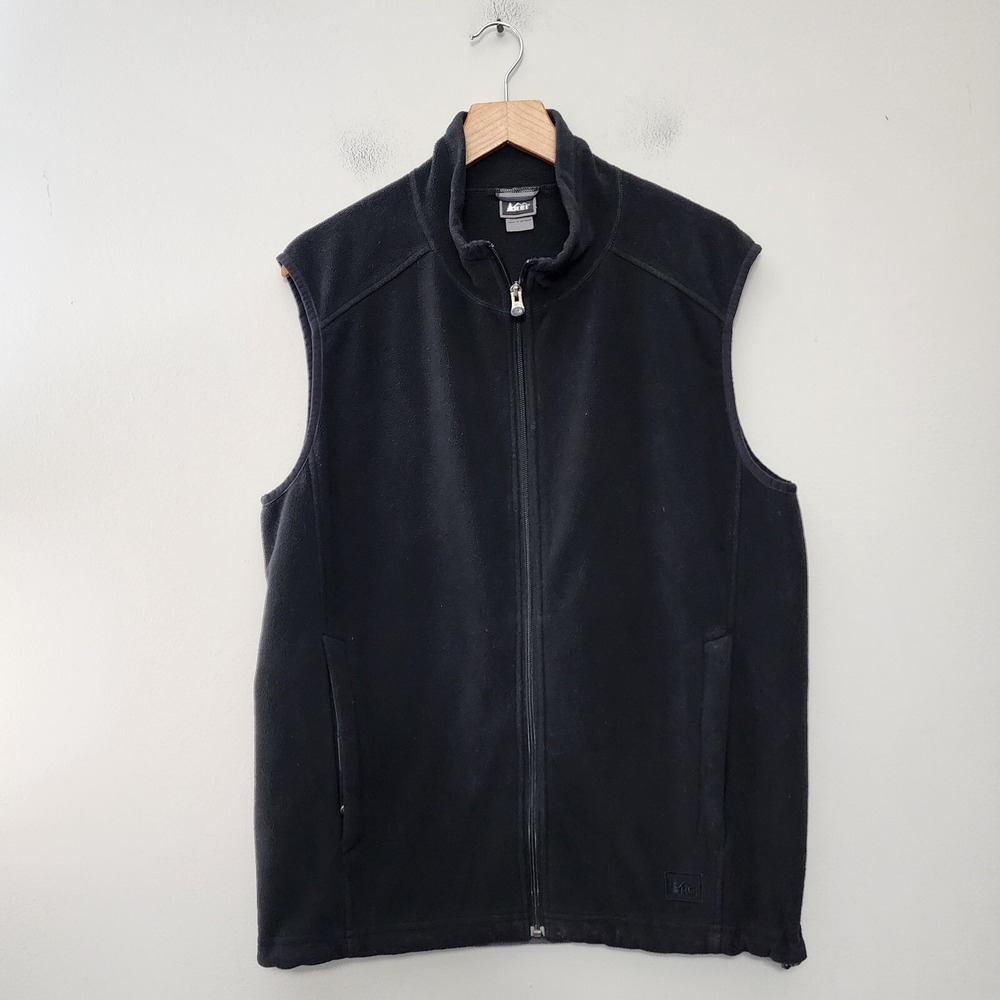 REI Vest Men Medium Black Fleece Full Zip Pockets Embroidered Hiking Outdoors